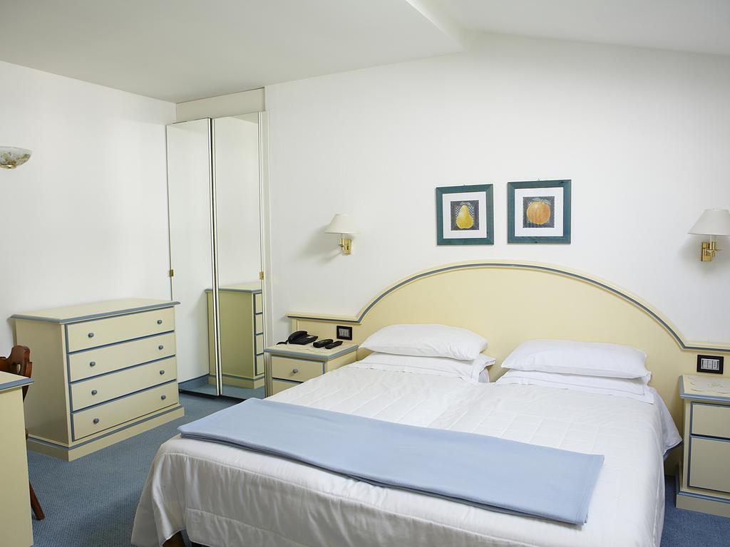 Albergo Milano Snc Lanzo D'intelvi Room photo